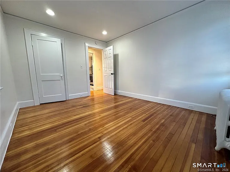 18 Cold Spring Rd — Photo 12