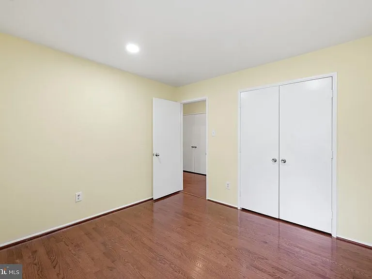 8811 Burbank Rd — Photo 28