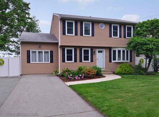 625 Wilbur Ave, Cranston, RI 02921