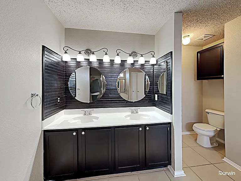 4050 Hunters Creek Dr — Photo 9