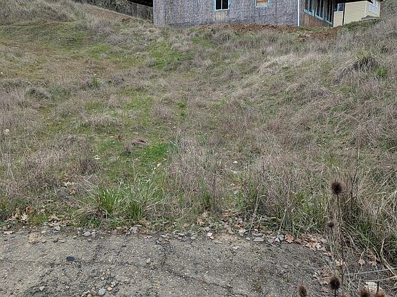 4th image of 988/996 SE Eagles View Dr