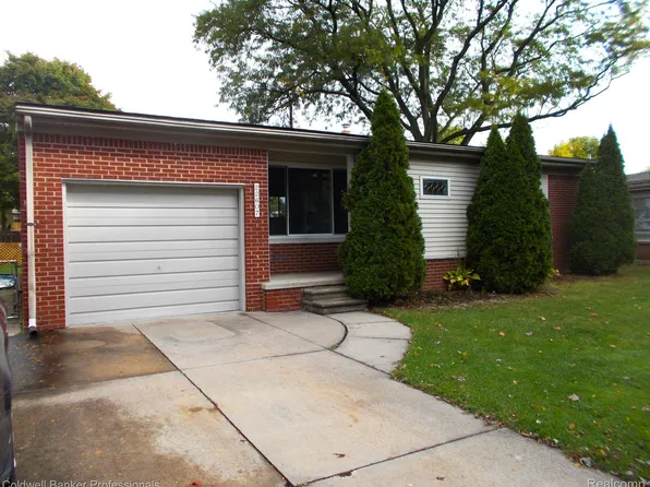 22607 Sunnyside St, Saint Clair Shores, MI 48080