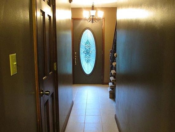 4th image of 111 Queens Ct