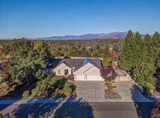 6860 Amber Ridge Dr, Anderson, CA 96007
