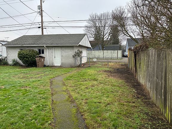 2nd image of 6833 S Pine St