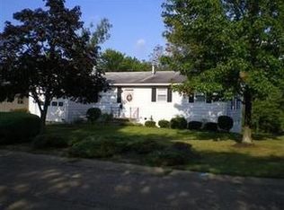 699 Ridgewood Dr, Coshocton, OH 43812