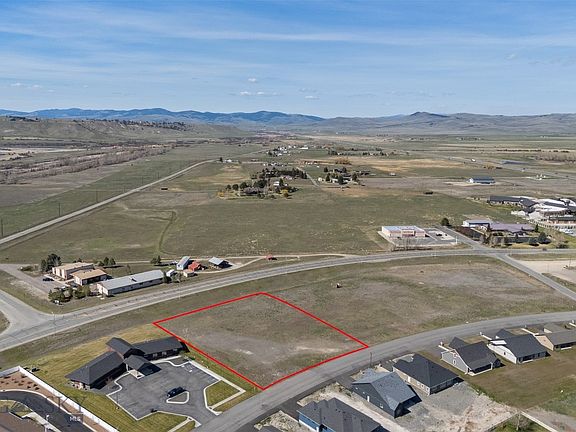 5th image of 901 Sagebrush Ln