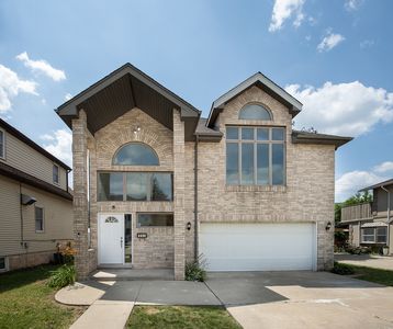 8817 Gerritsen Ave, Brookfield, IL, 60513