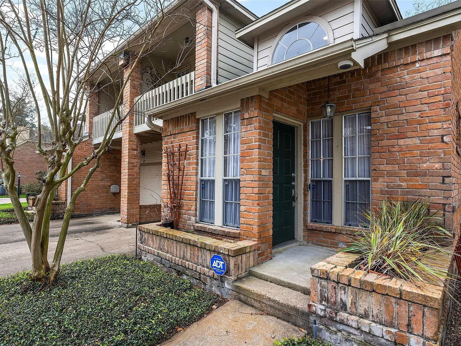 2 bed, 2.5 bath, 1213 sqft, $1,925 — Photo 2