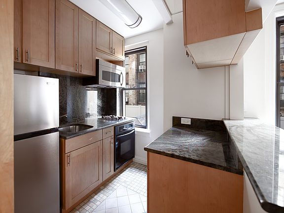 4th image of 308 E 79th St APT 1H