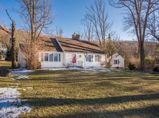 10 Cedar Wax Wing Rd, Hackettstown, NJ 07840