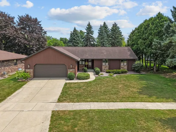 406 Silver Spring Dr, Green Bay, WI 54303