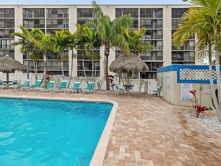 1000 Cove Cay Dr — Photo 29