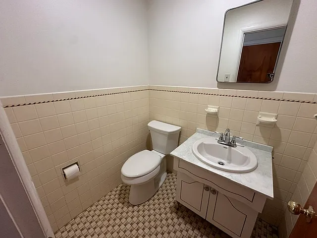335 E Main St — Photo 13