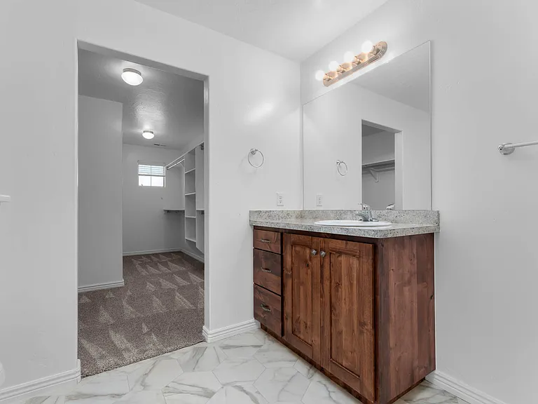 246 S 1800 E — Photo 17