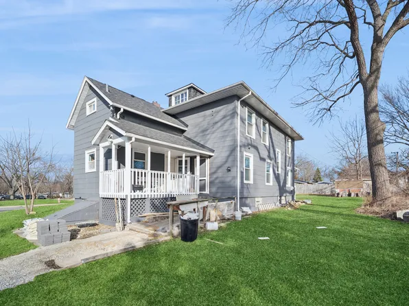 9 Center Rd, Streamwood, IL 60107