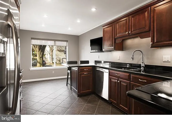 2 bed, 2.5 bath, 1704 sqft, $4,350 — Photo 4