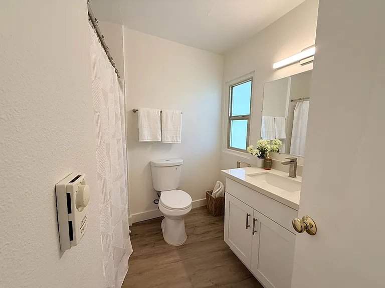 Crescent Apartments — Photo 16