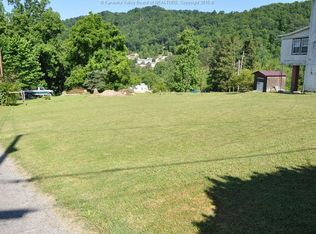 215 Coal Ave, Madison, WV