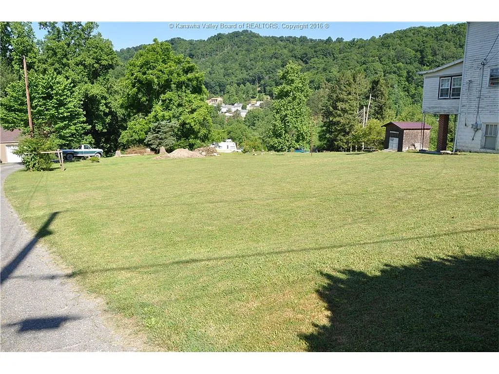 215 Coal Ave photo 1