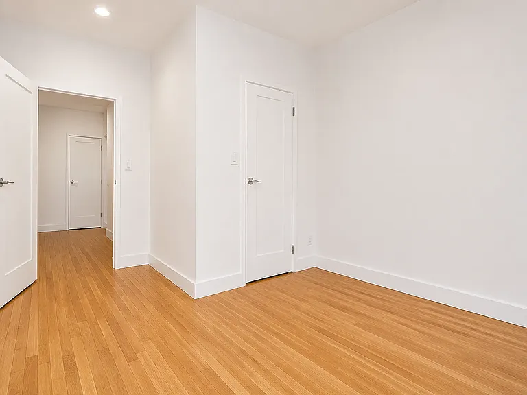 213 E 37th St #5A — Photo 10