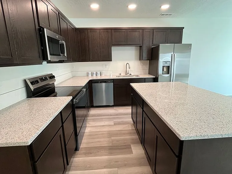 3702 S Roosevelt Pl — Photo 3