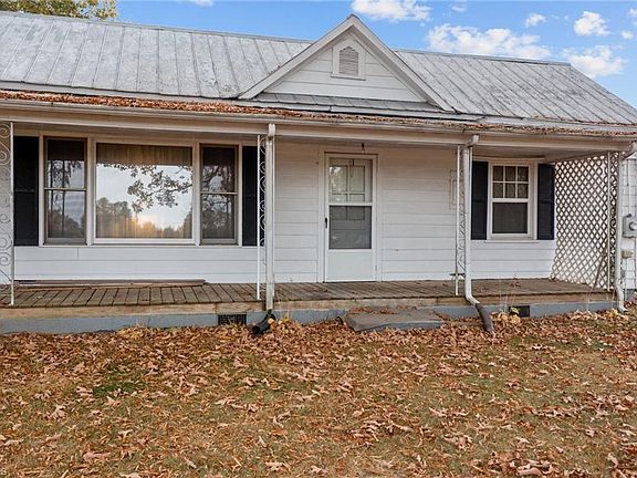 4th image of 127 Crooked Ln