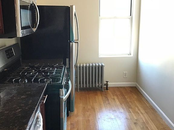 4th image of 3070 32nd St APT 24