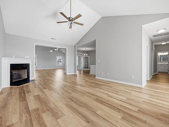5th image of 1537 Southwood Dr.