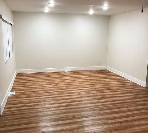 Living Area/Dining Area
