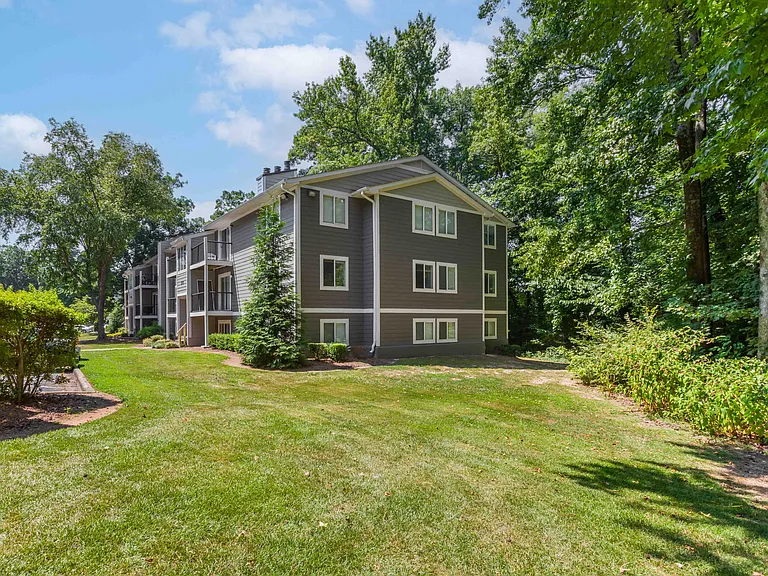 Summit Village Apartments — Photo 29