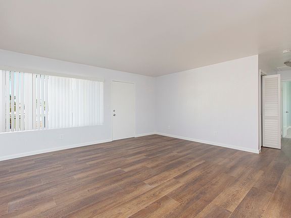4th image of 251-255 Ebony Ave #251