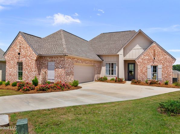 212 Ashbury Cv, Canton, MS 39046