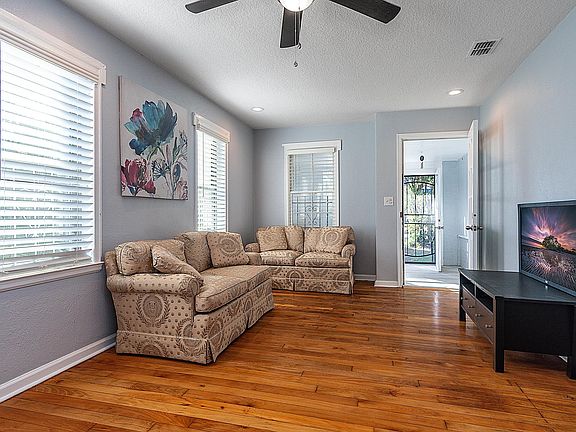 3rd image of 903 Bunker Hill Blvd