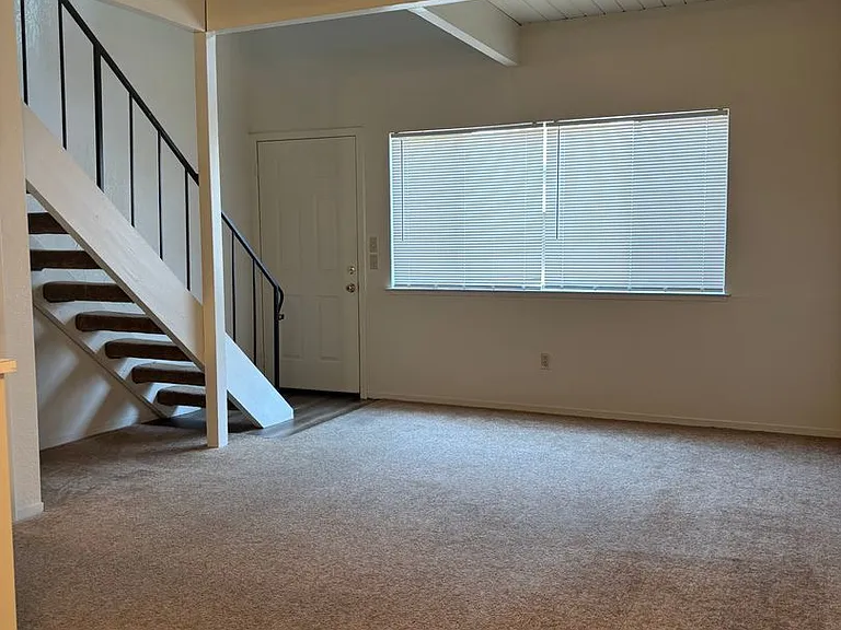 The Summit Apts. — Photo 2