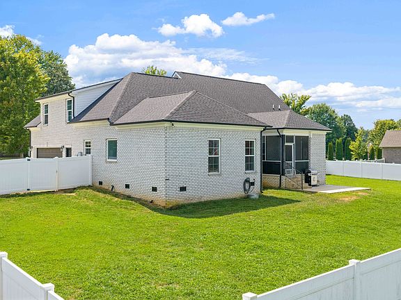 4th image of 79 Bluegrass Rd