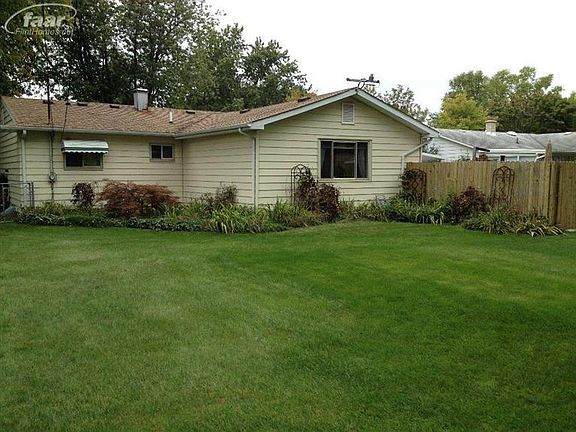 4th image of 728 Surfwood Ln