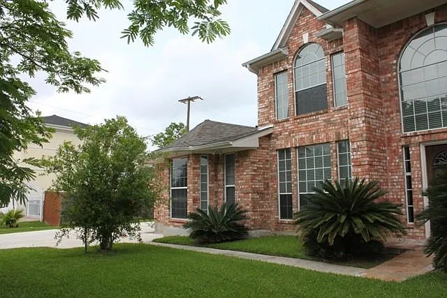 9715 Atwell Dr — Photo 2