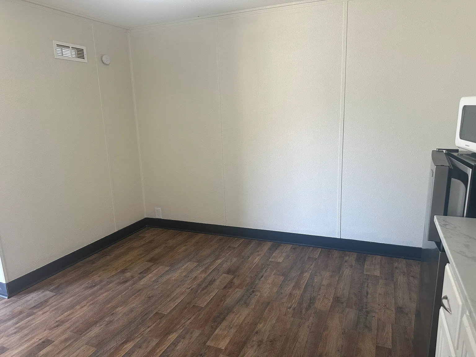Studio, 240 sqft, $900 — Photo 2