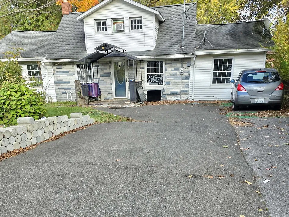 606 Old Front St