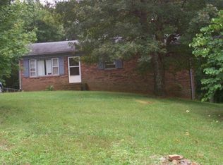 329 Atkins Ln, Mount Airy, NC 27030