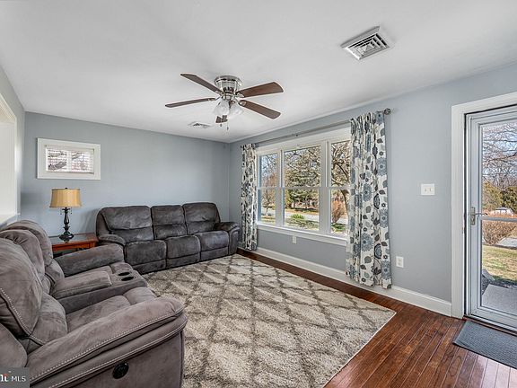 4th image of 116 Emmanuel Blvd