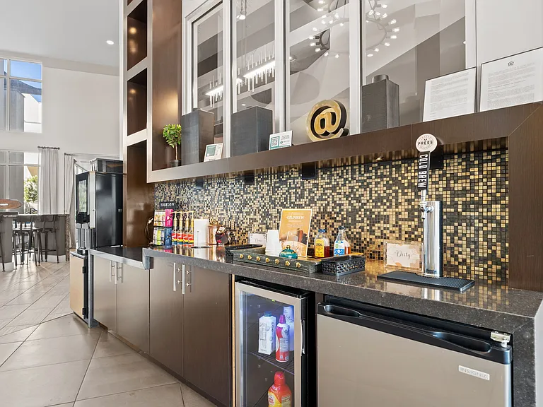 Axis Camelback — Photo 17