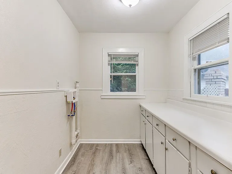 625 W Dewey St — Photo 56