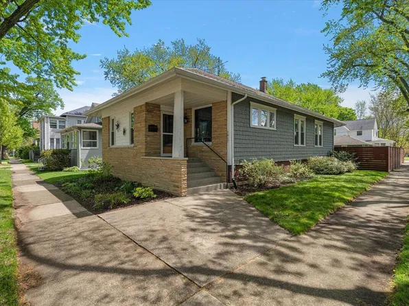 1017 Court St, Saint Joseph, MI 49085