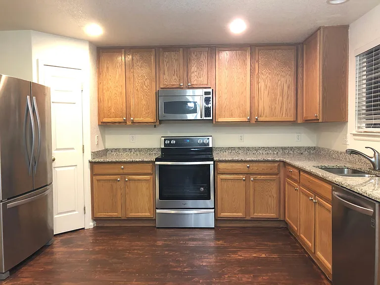 16471 Otero Ave — Photo 4