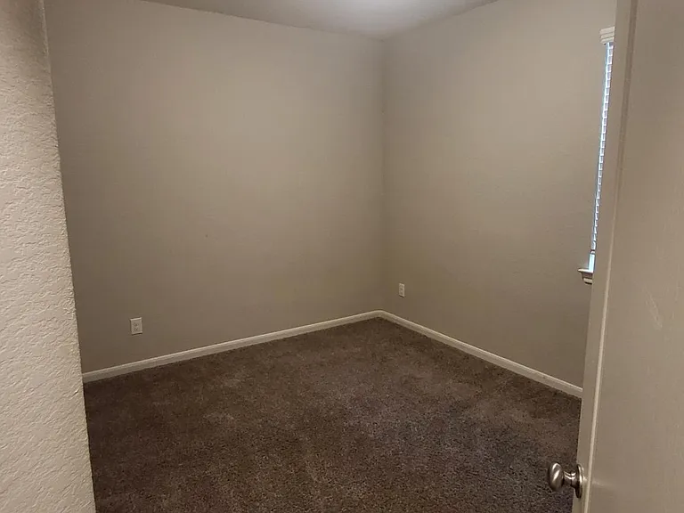 6411 Hunters Way Ln — Photo 5
