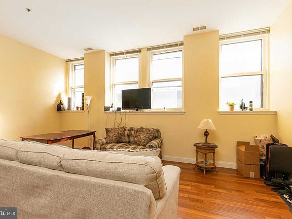 3rd image of 1001 Chestnut St #901W