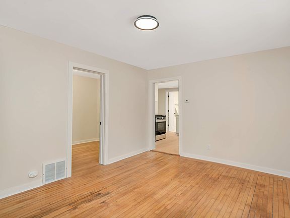 4th image of 328 Harrison Ave Unit 1