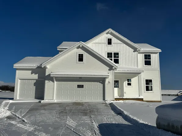 690 Lincoln Lawns Dr NW, Grand Rapids, MI 49534